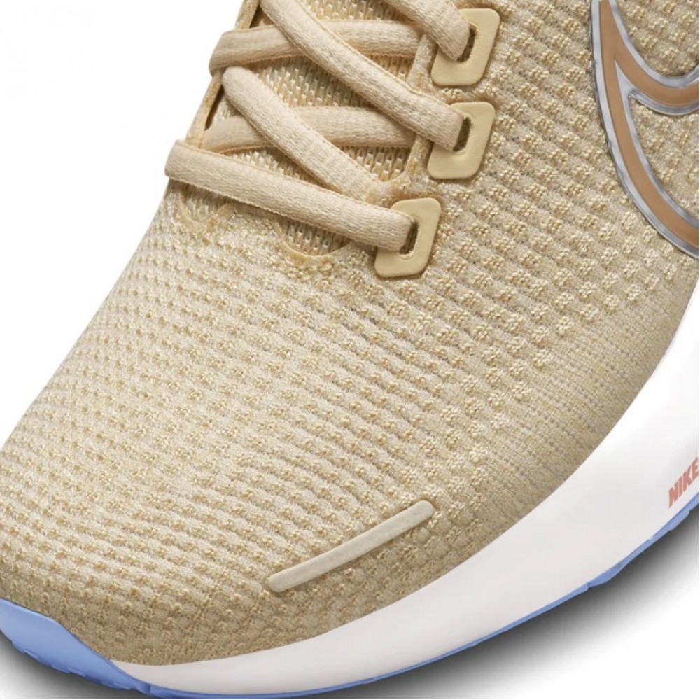 Кросівки для бігу жіночі Nike Zoomx Invincible Run (DX1936-200)