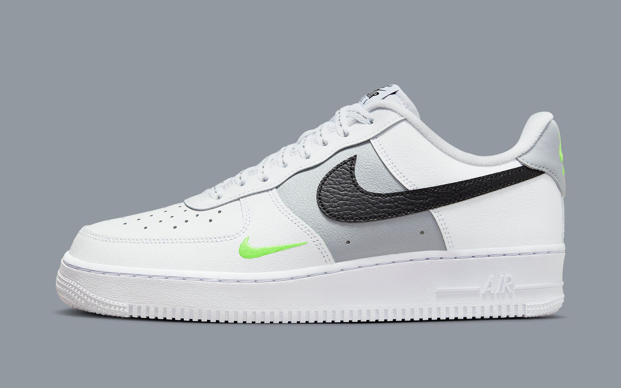Кросівки чоловічі Nike Air Force 1 07 (FQ2204-100)