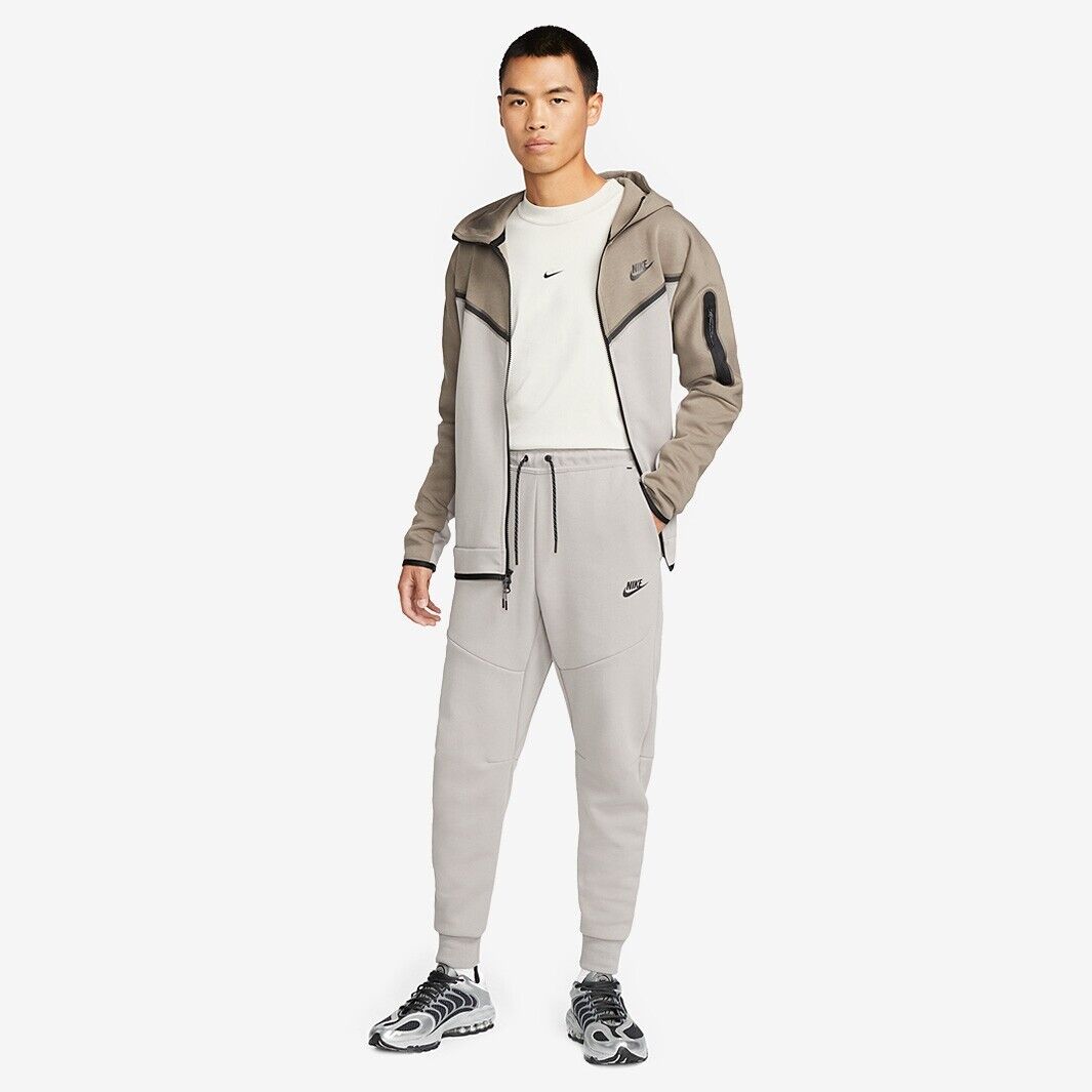 Брюки чоловічі Nike Sportswear Tech Fleece Joggers (DV0538-016)