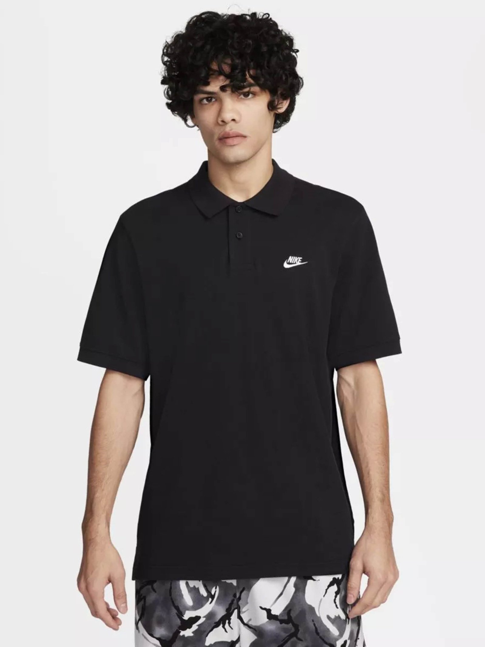 Футболка чоловіча Nike Club (FN3894-010)