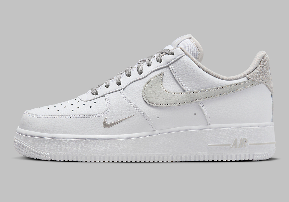 Кросівки чоловічі Nike Air Force 1 07 (FV0388-100)