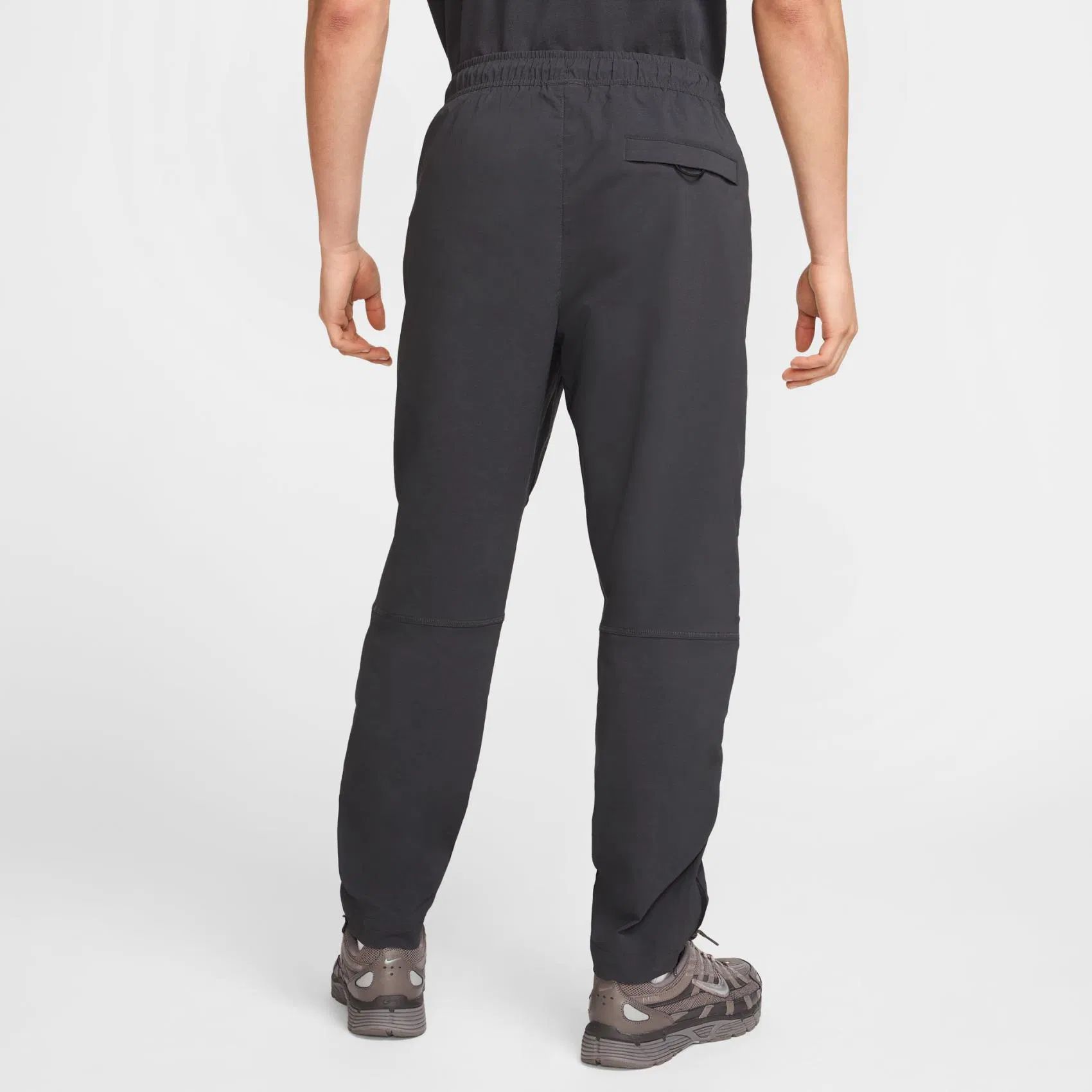 Брюки чоловічі Nike Tech Woven Open-Hem Trousers (IB6663-060)