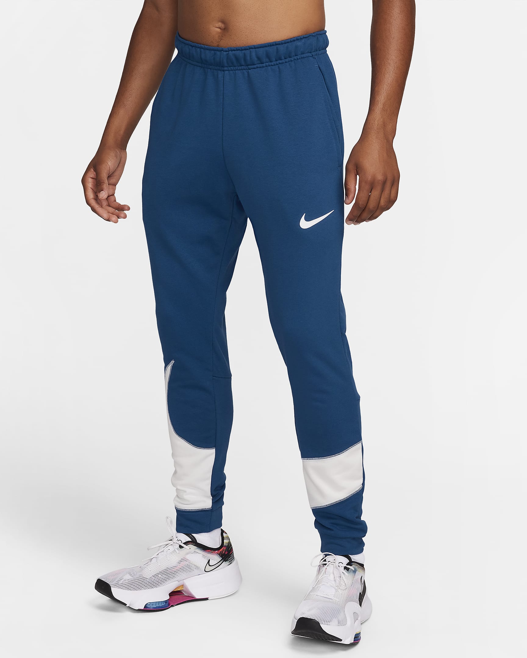 Брюки чоловічі Nike Dri-Fit Men's Tapered Fitness Trousers (FB8577-476)