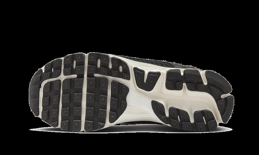 Кросівки чоловічі Nike Zoom Vomero 5 (FQ8898-325)